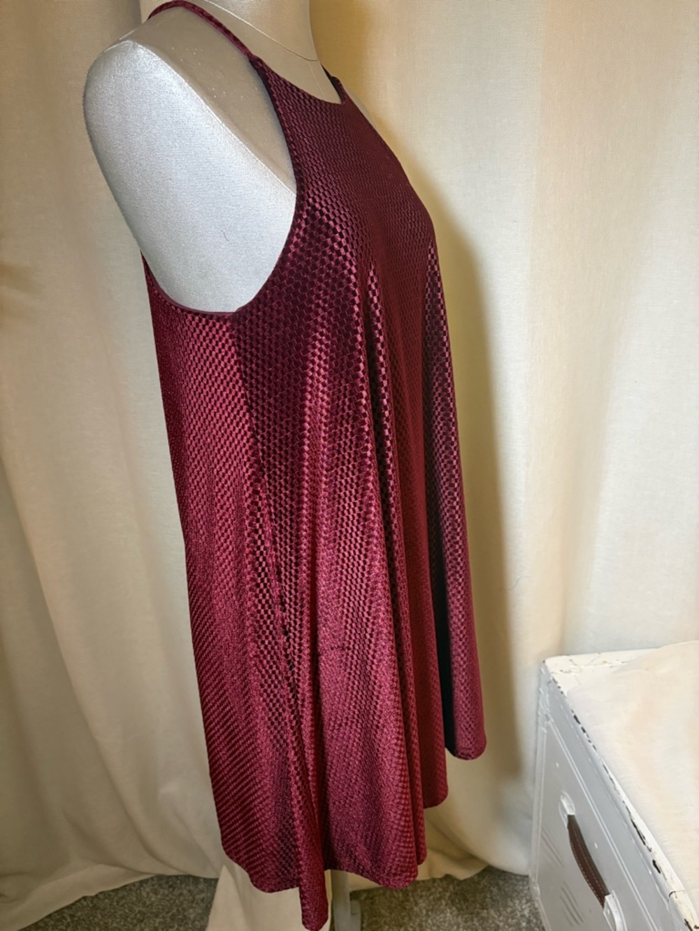 Everly Burgundy Velvet Gingham Halter Swing Dress Keyhole Back A-Line Size S - Picture 2 of 9